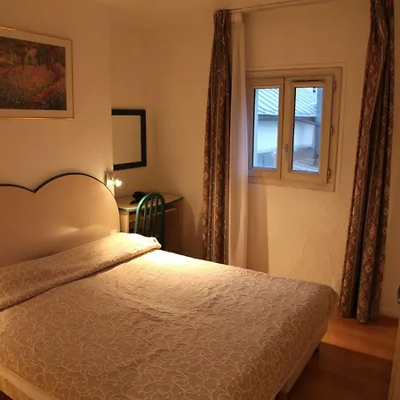 Royal Bastille Hotel 2*