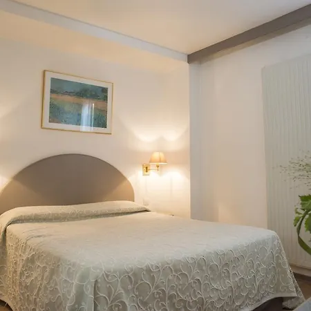 Отель Royal Bastille 2*