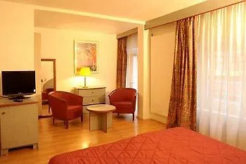 Royal Bastille 2*
