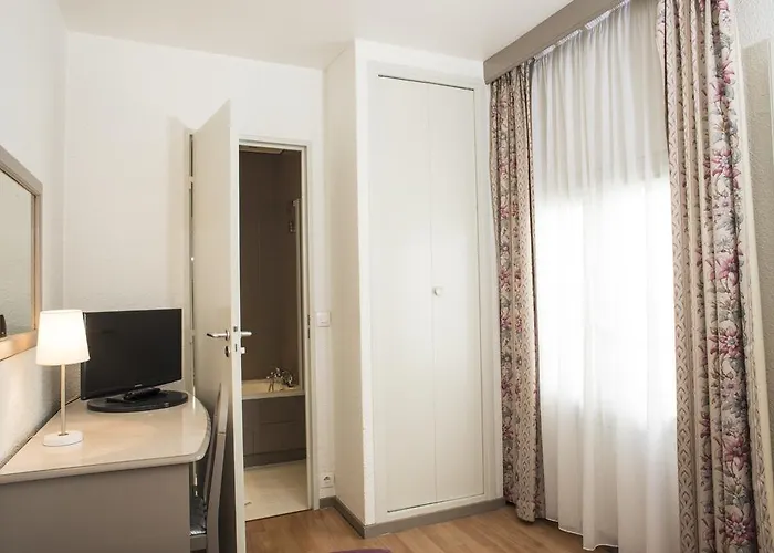 Otel Royal Bastille 2*